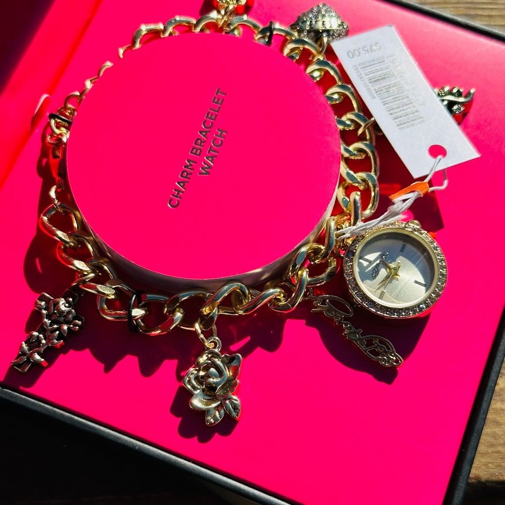 Ed Hardy NWT Gold Charm Bracelet WATCH! - Picture 9 of 10